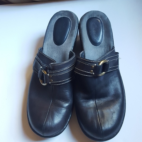 clarks navy blue clogs